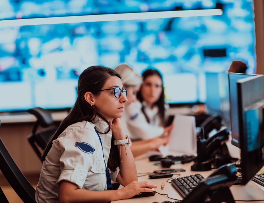 Automated operational reviews at scale image with woman in operations centre